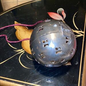 BX46 Vintage Silver Plated Hanging Potpourri Ornament